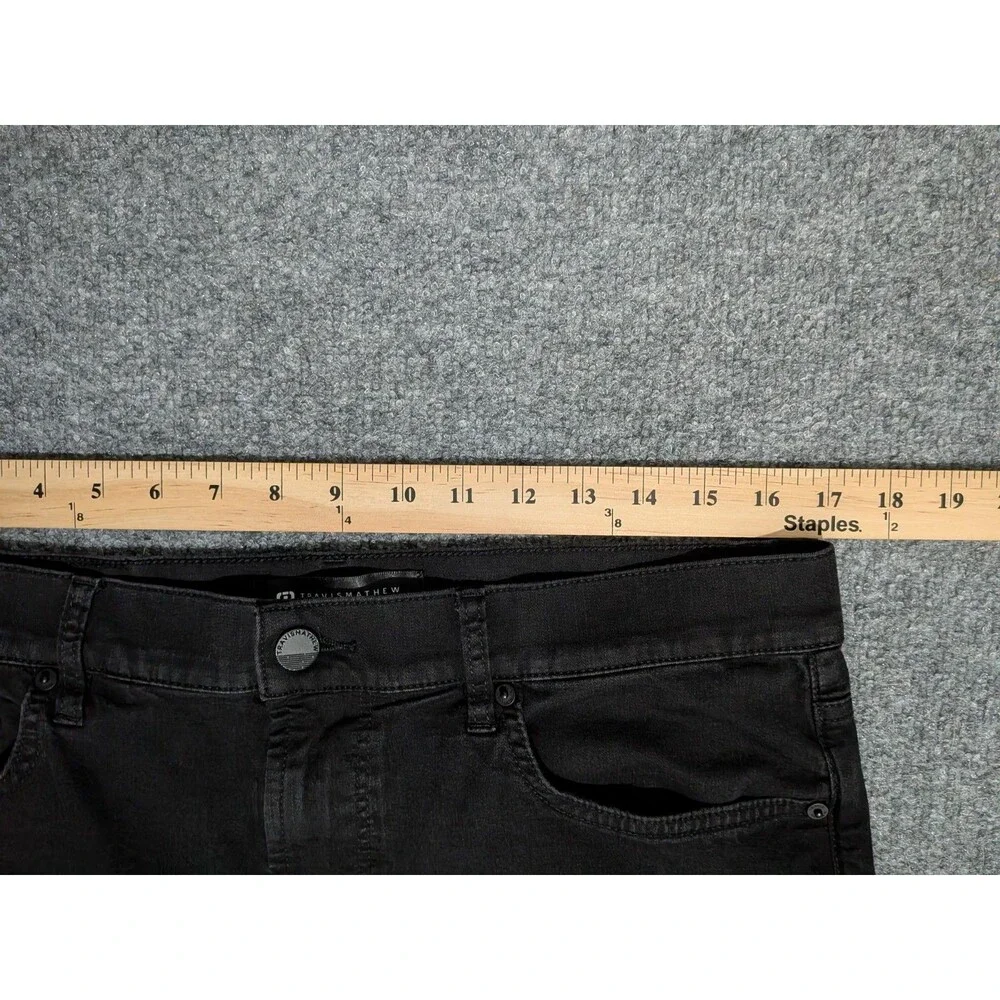Travis Mathew Jeans Mens 33 (32x30) Black